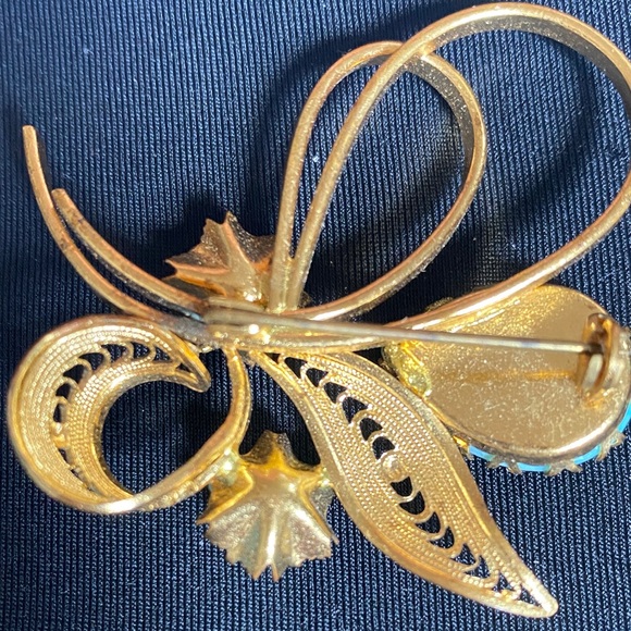 Elegant Gold and Turquoise Brooch - Picture 5 of 8